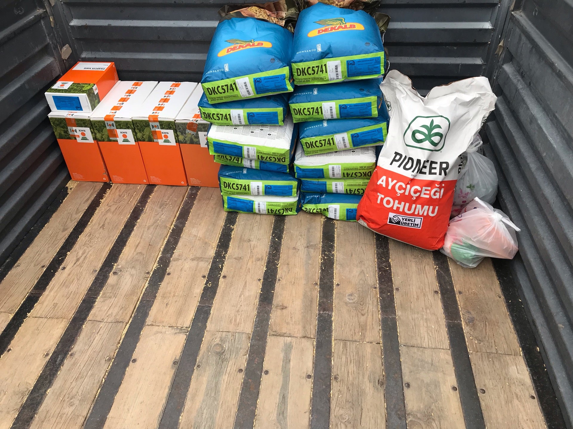 Ilacçı Mükremin Logo