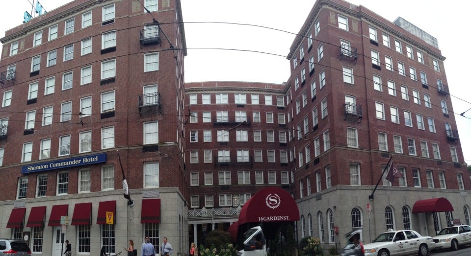 Sheraton Commander Hotel