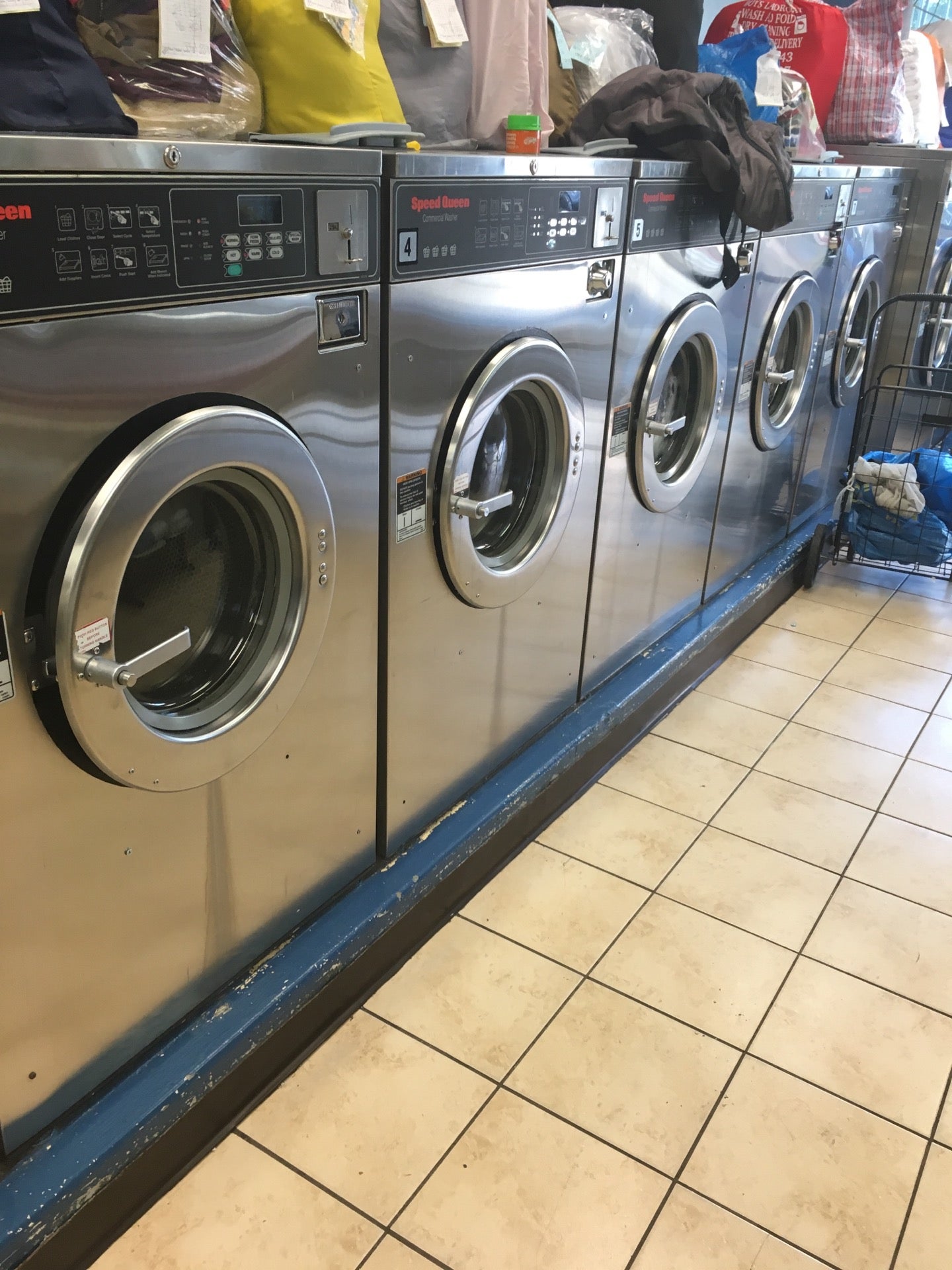 2 Boys Laundromat