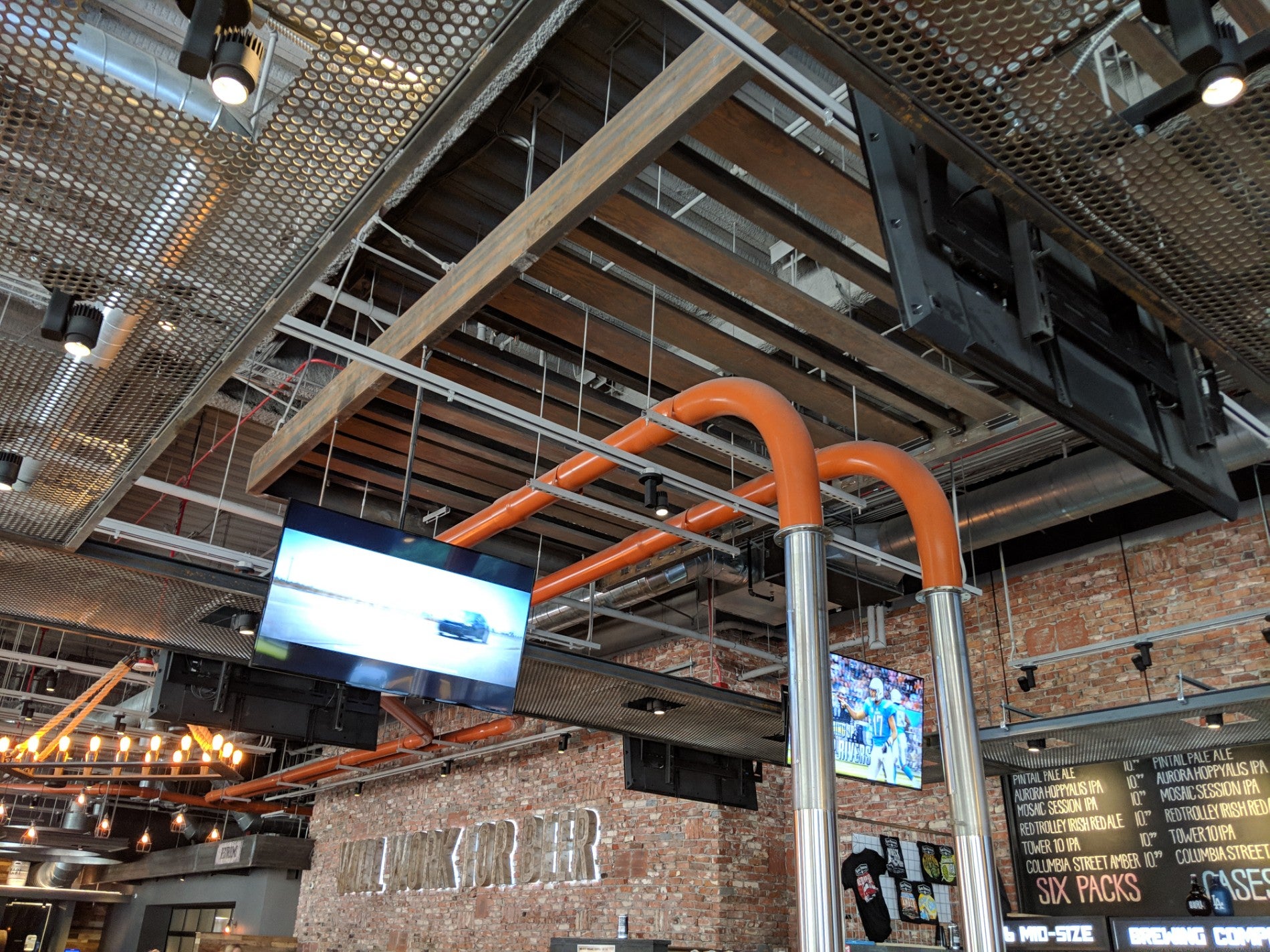 Karl Strauss Brewing Company restaurant in Los Angeles