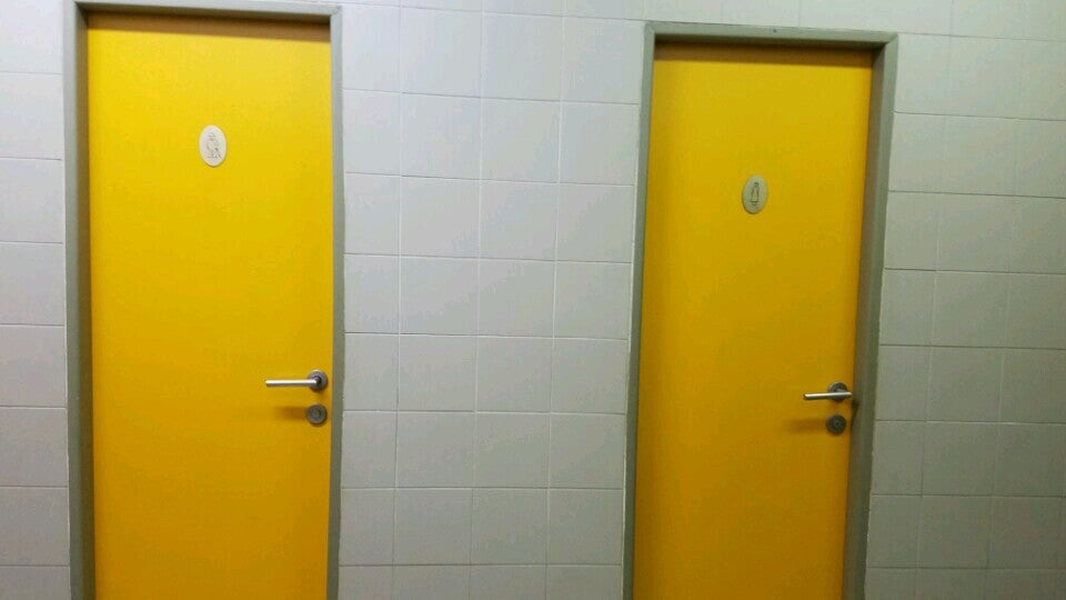 Deluxe toilet - photo 2 showing the facility