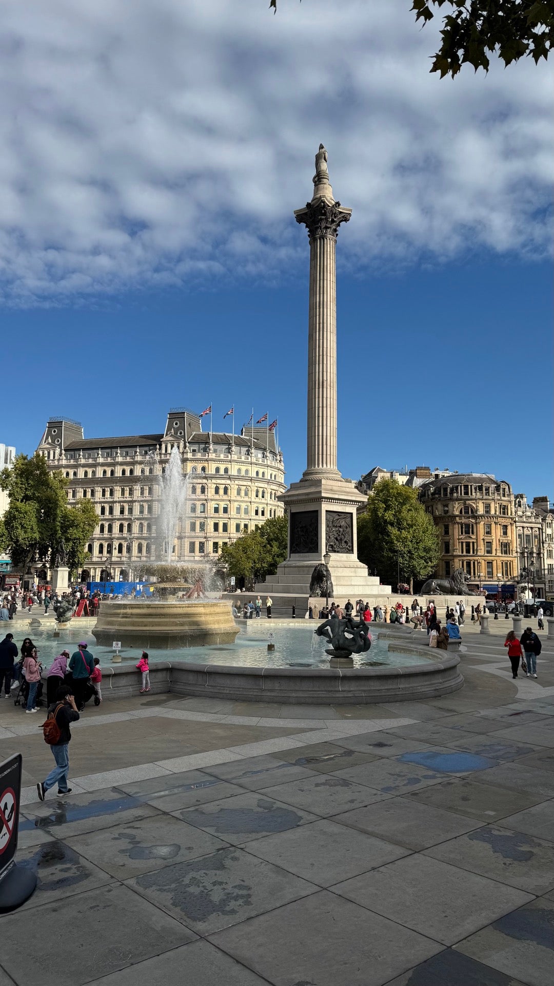 Trafalgar Square - London bar