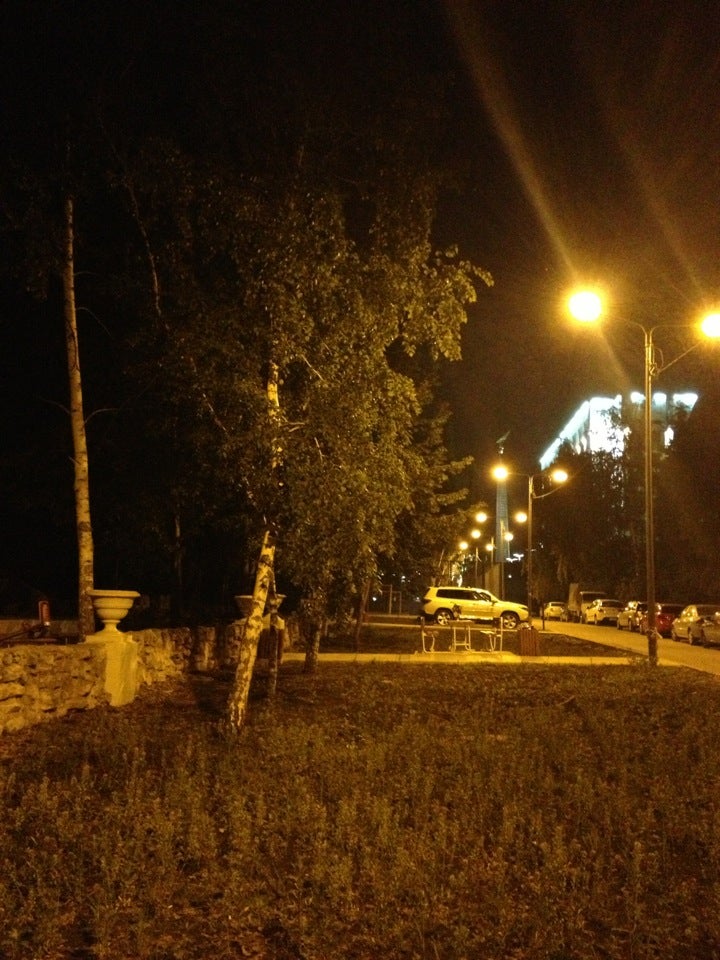 Приятный Дворик Со Скамейками Logo