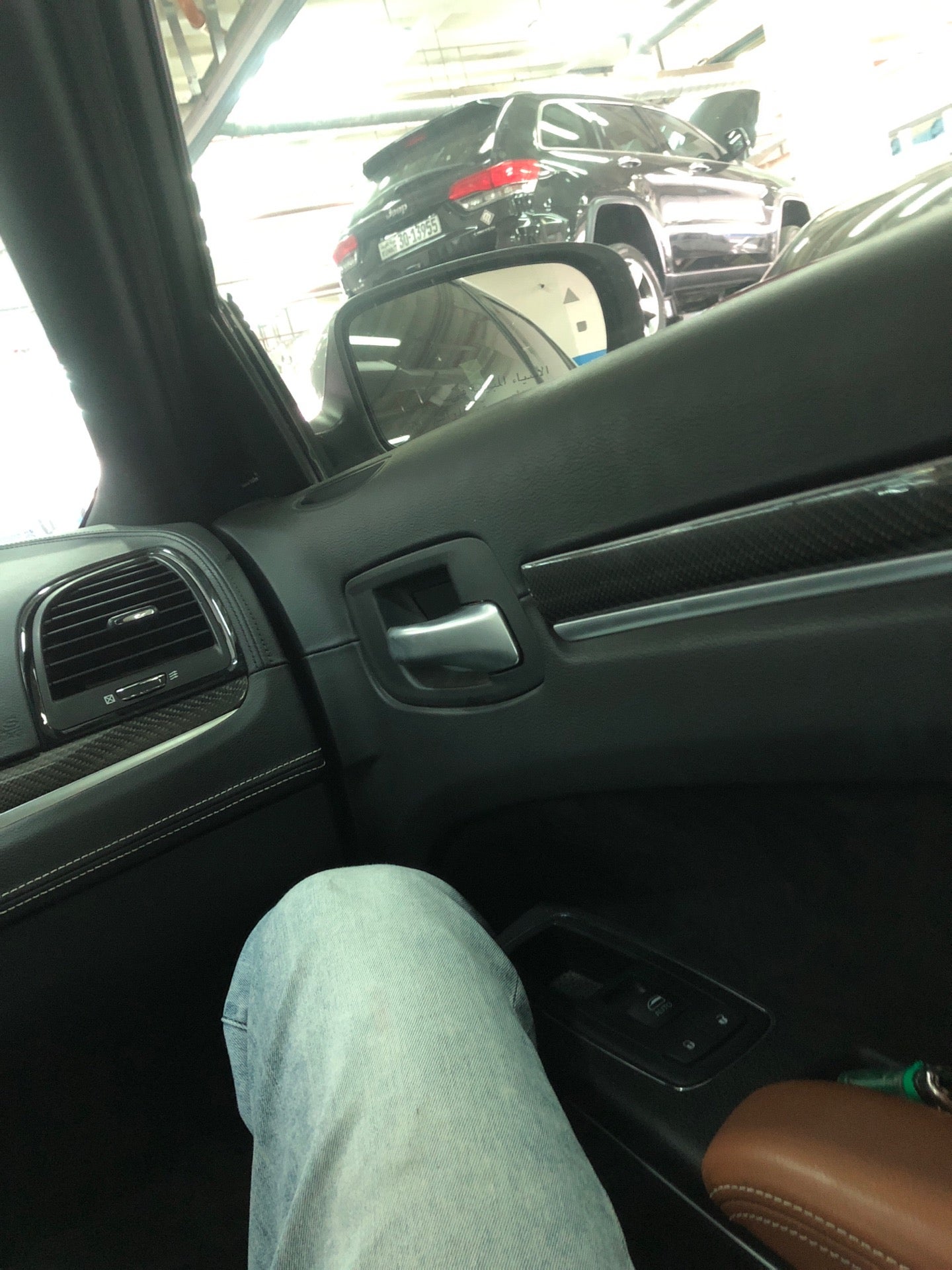 شركة الملا و البهبهاني للسيارات Logo