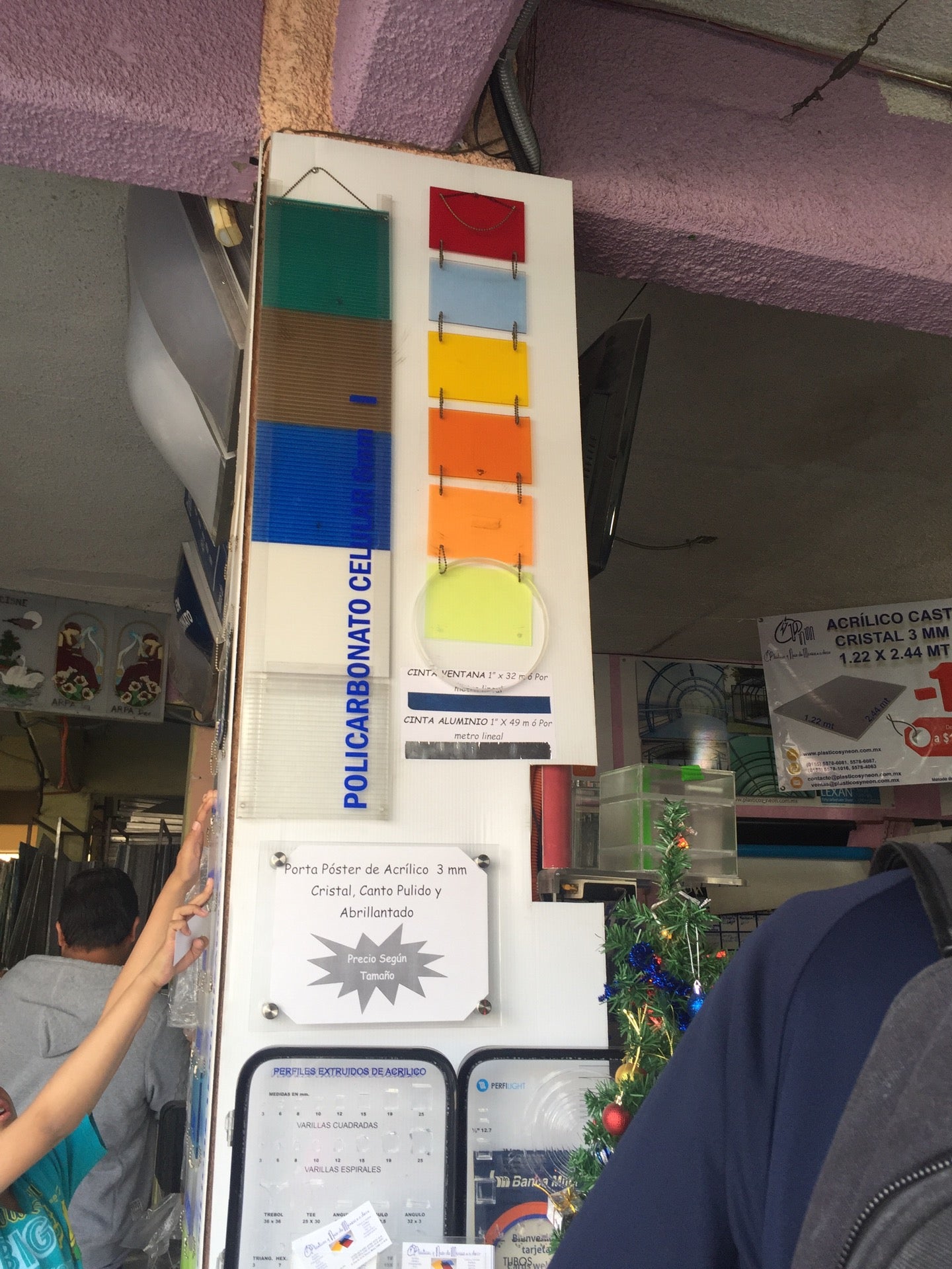 Plásticos Y Neón De México S. A. De C. V