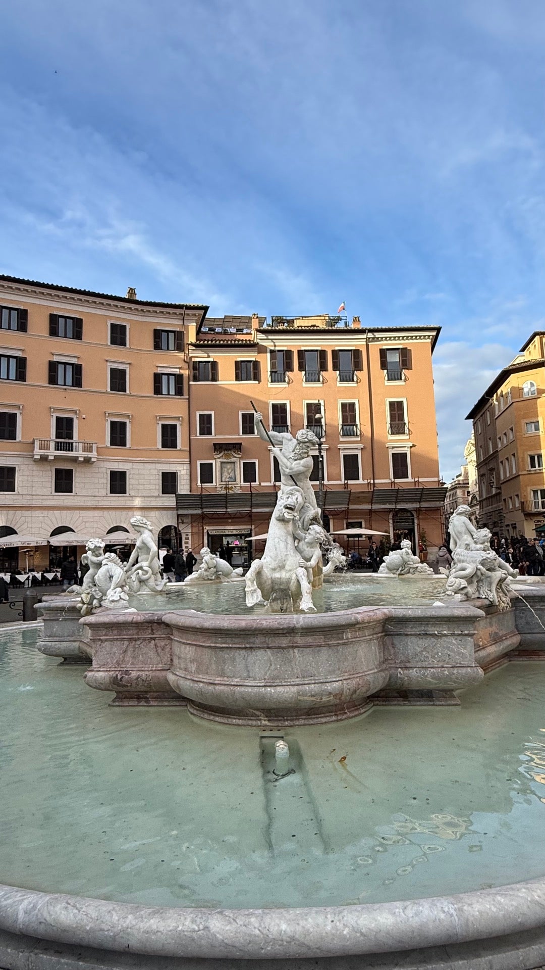 Fountain of Neptune (Fontana del Nettuno) - Rome bar
