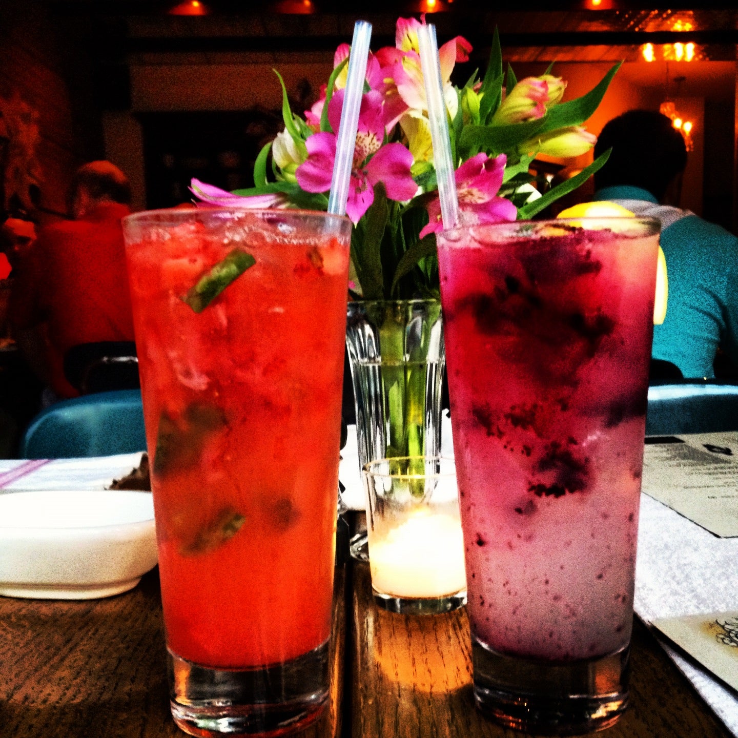 Luxe Kitchen & Lounge 6605 Detroit Ave Cleveland