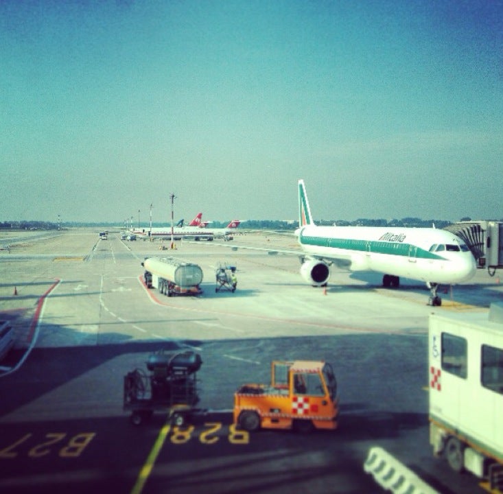 Milan Linate Airport (LIN) (Aeroporto di Milano Linate) - Viale Enrico ...