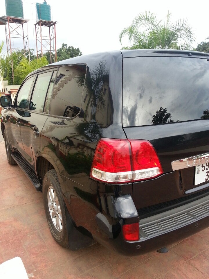 Longacres Market Logo