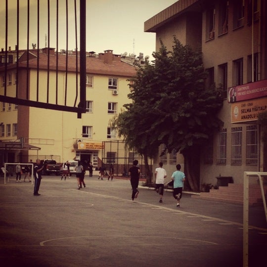 Selma Yiğitalp Anadolu Lisesi