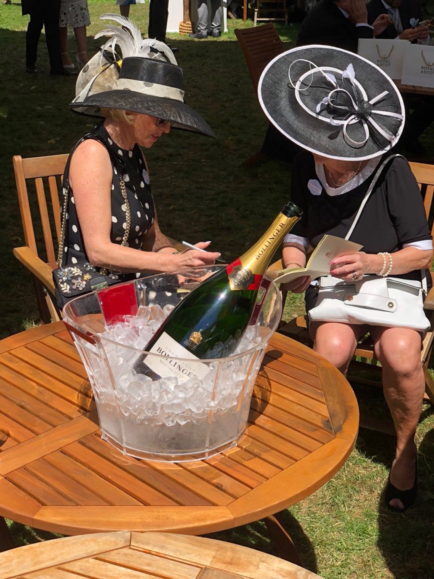 Champagne Bollinger Bars Logo