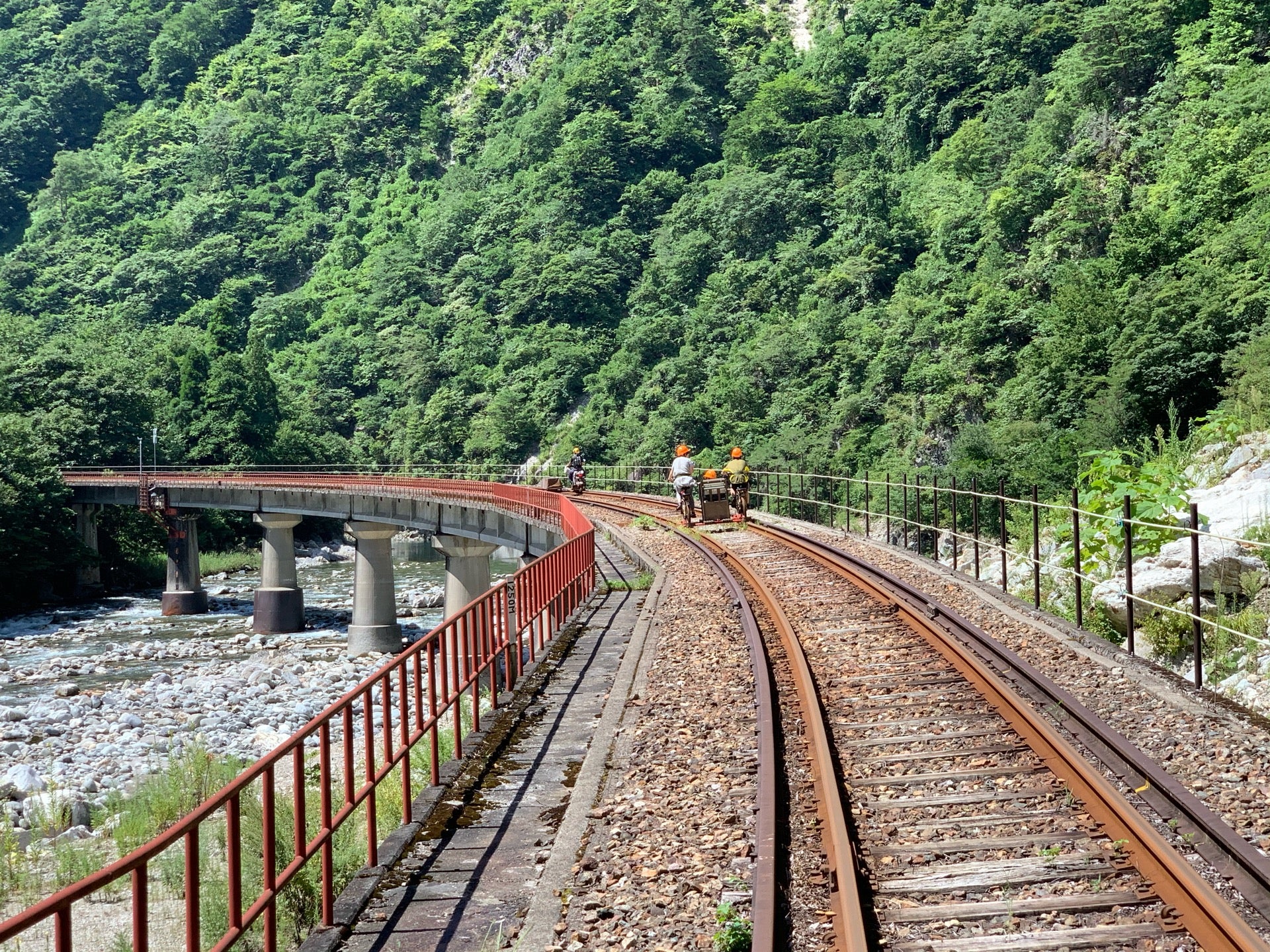 高山 線路 自転車