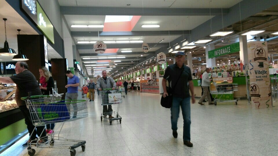 Obchodní centrum Čakovice - photo 4 showing the facility