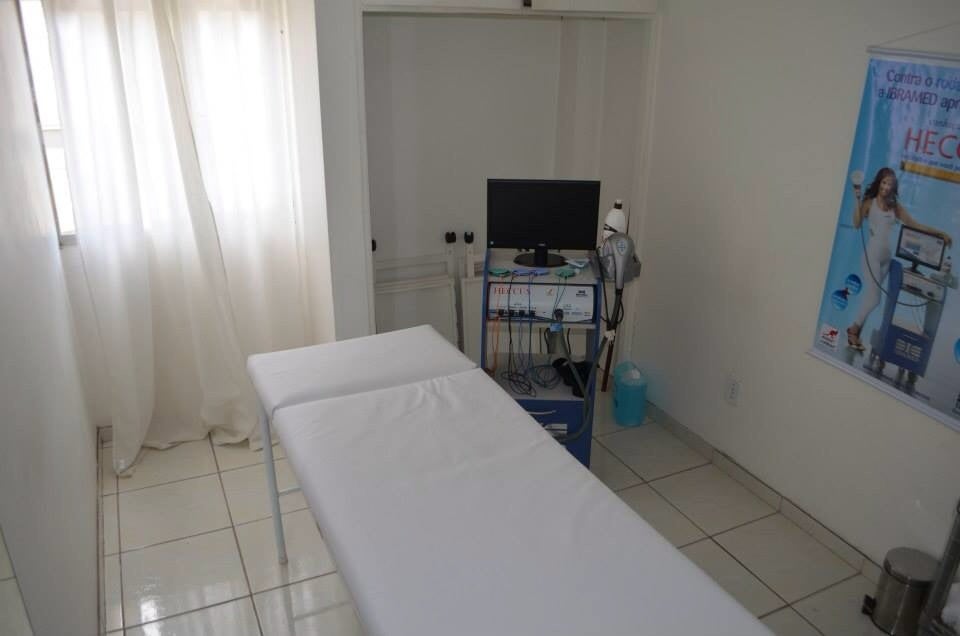 Dellas Centro De Beleza Logo