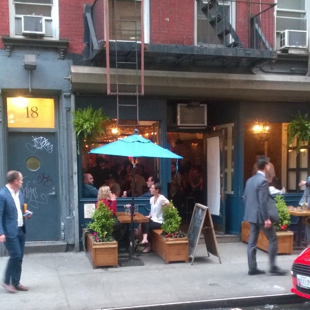 Mother's Ruin, a bar in New York