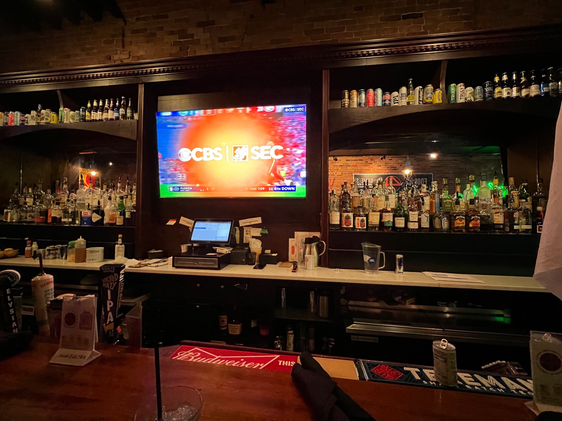 4th Wall Restaurant & Bar