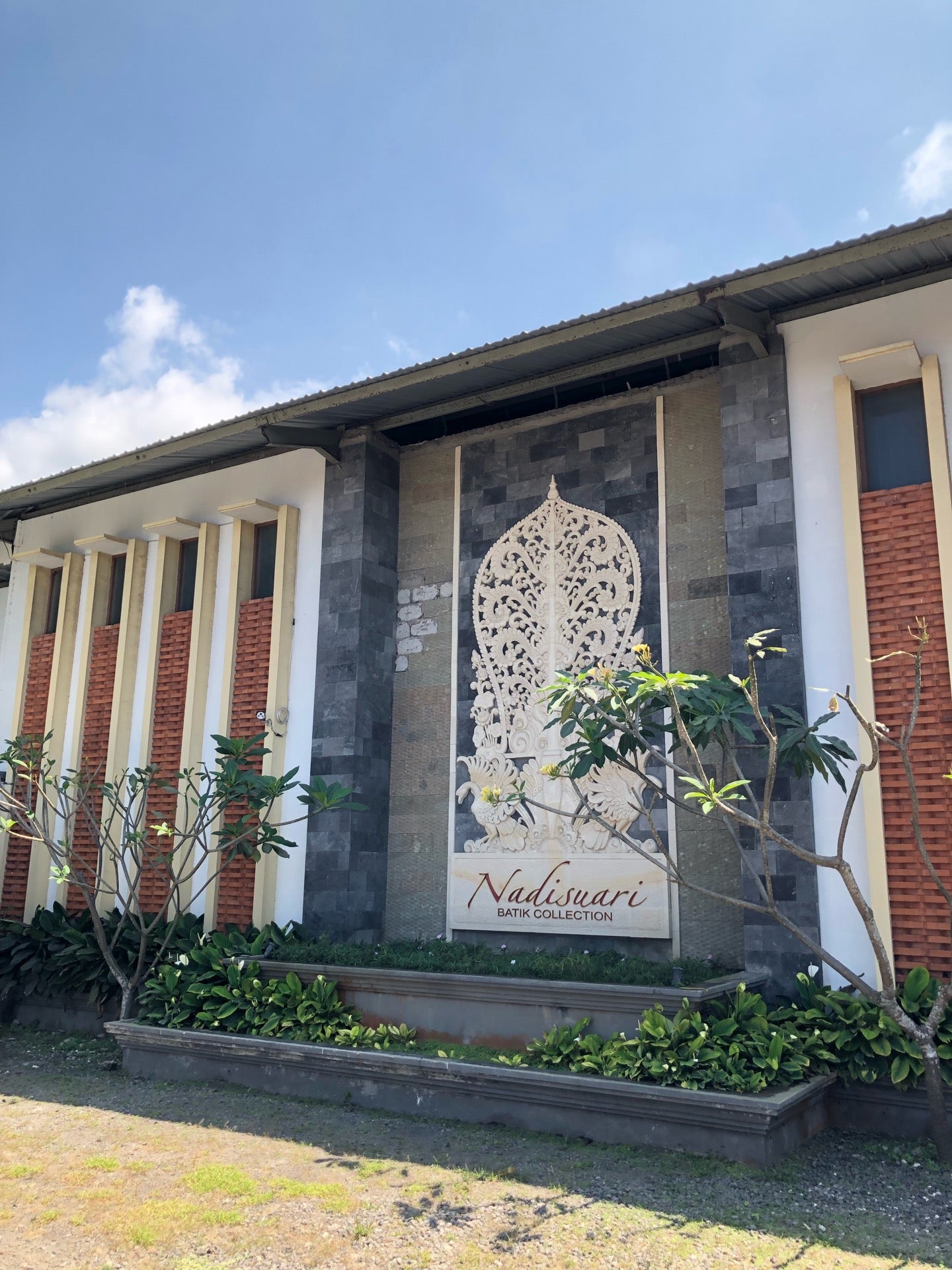 Nadisuari Batik Collection