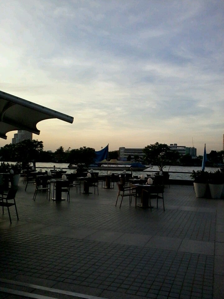 ข้าวแกงต้นมะขาม Logo