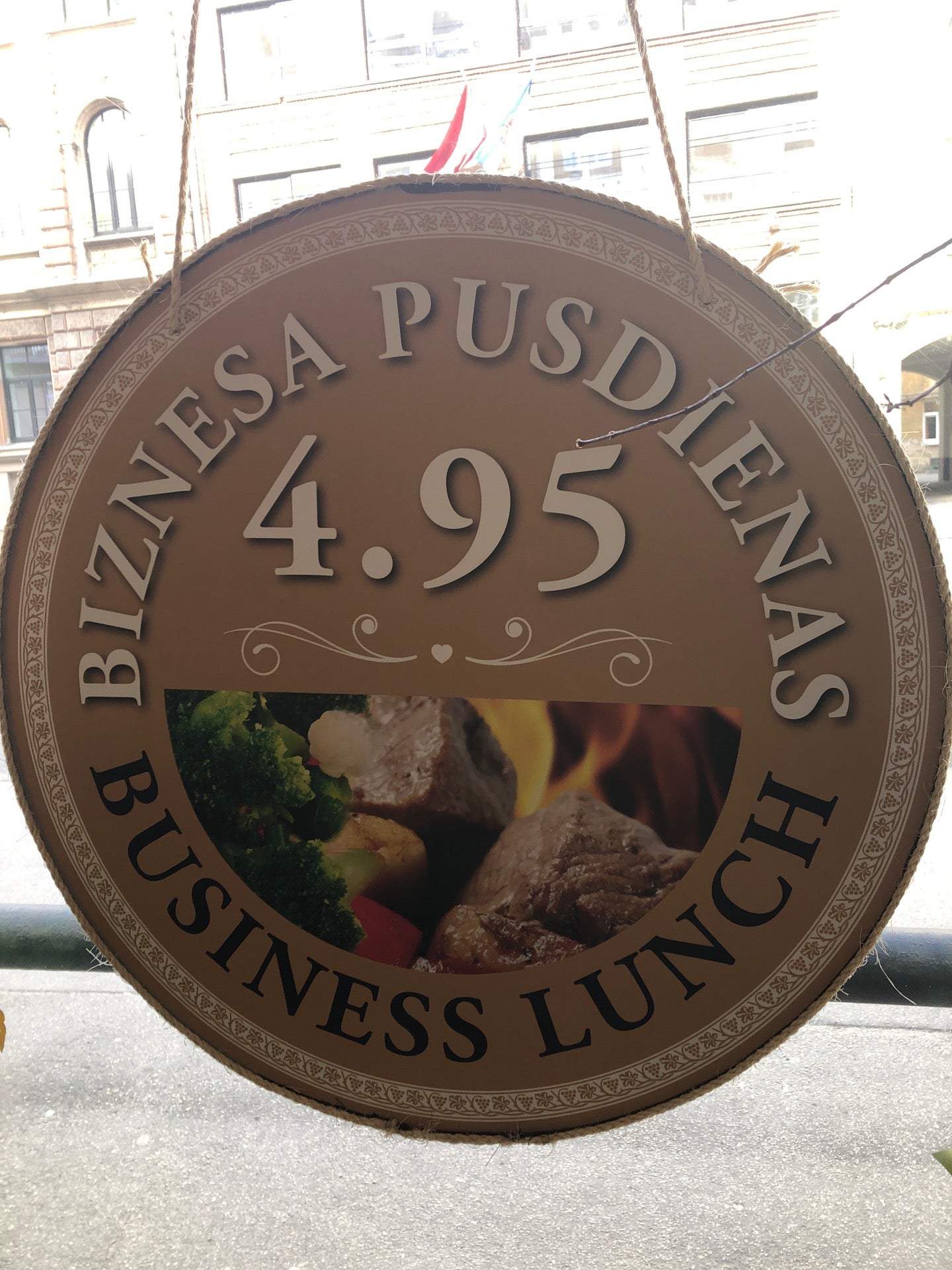 Restorāns Akhtamar, Matīsa Iela 38