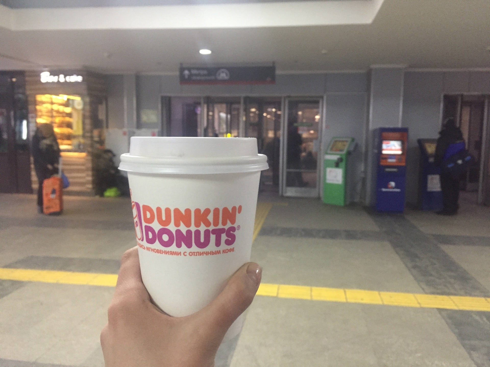 Ресторан Данкин Донатс / Dunkin’ Donuts на Павелецком вокзале в Москве ...