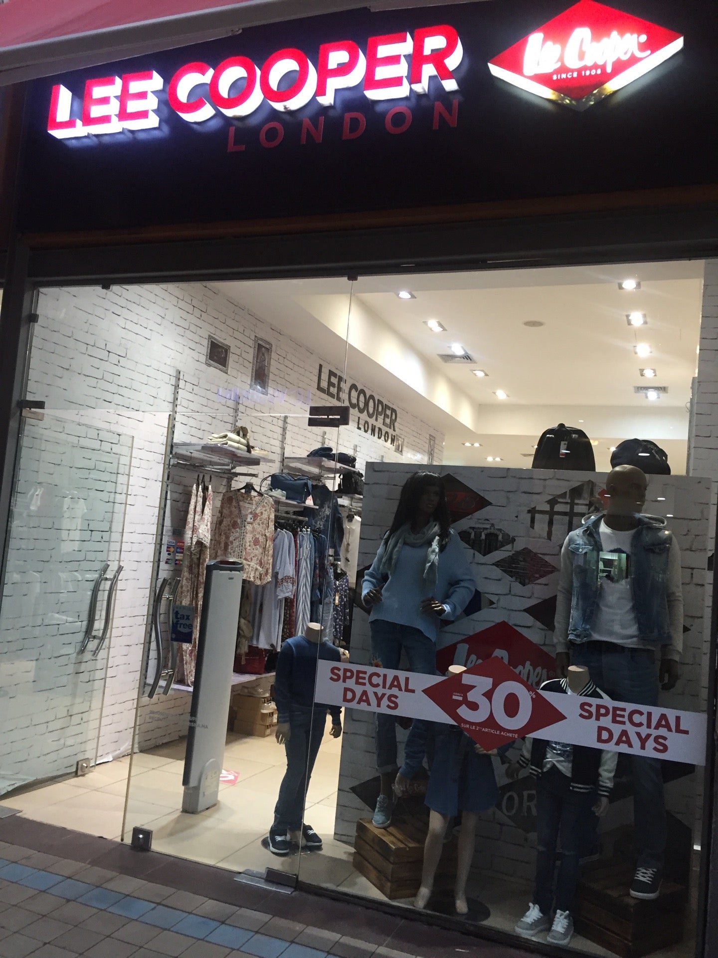 Lee Cooper - Gueliz Logo