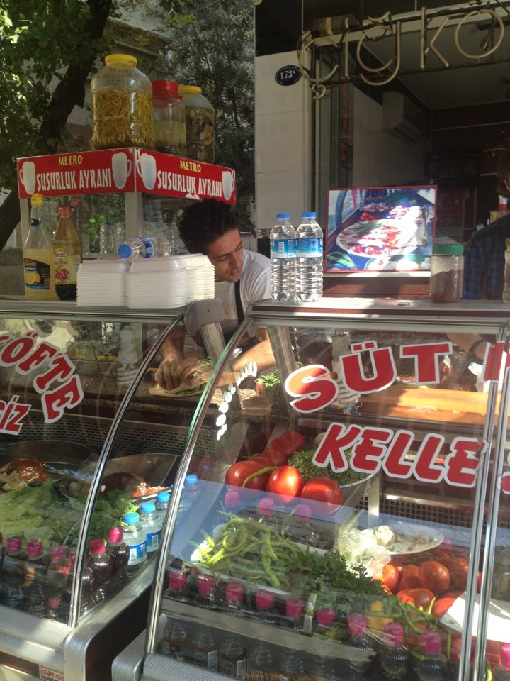 Metro Söğüşçüsü