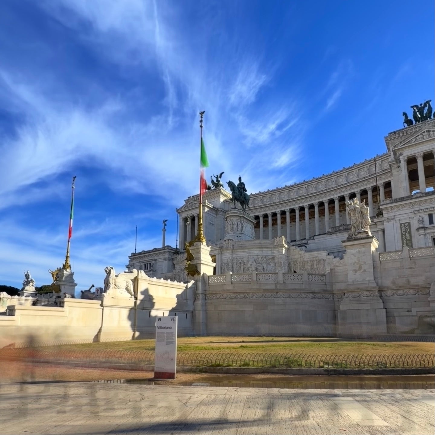 Altar of the Fatherland (Altare della Patria) - Rome cafe