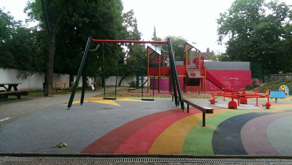 Veřejné dětské hřiště - photo 4 showing the facility