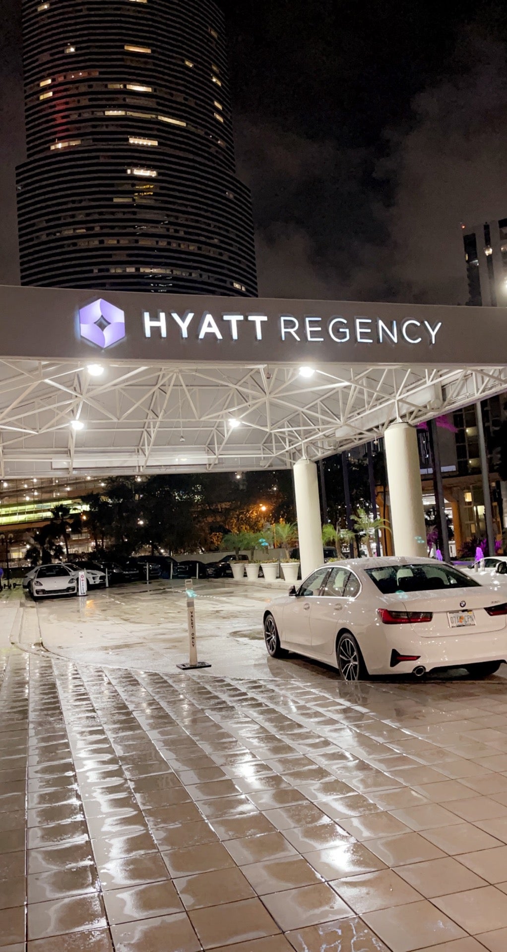 Hyatt Regency Lobby bar in Miami