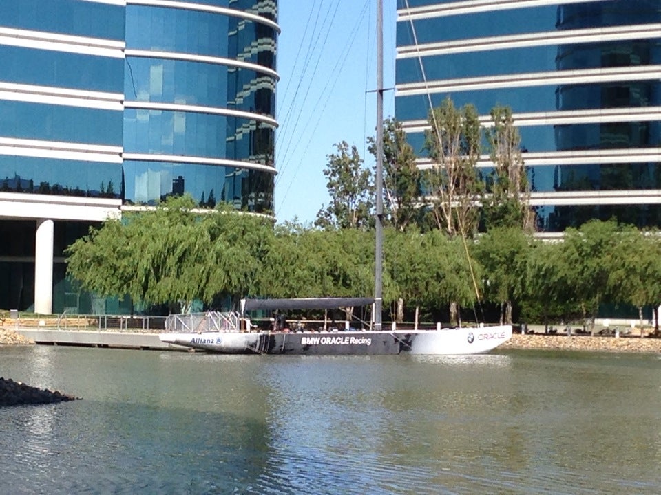 Oracle 300 Building Logo