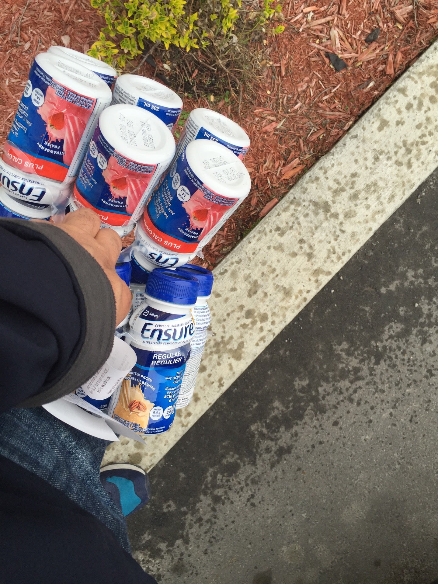 Uniprix Vinh The Jimmy Pham Et Kar Man Lam - Pharmacie Affiliée