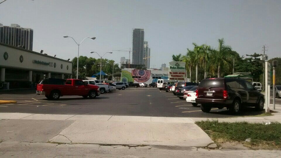 Price Choice Foodmarket restaurant in Miami