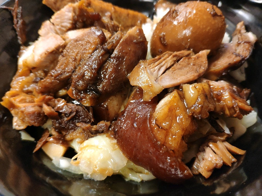 六鼎煨豬腳 Logo