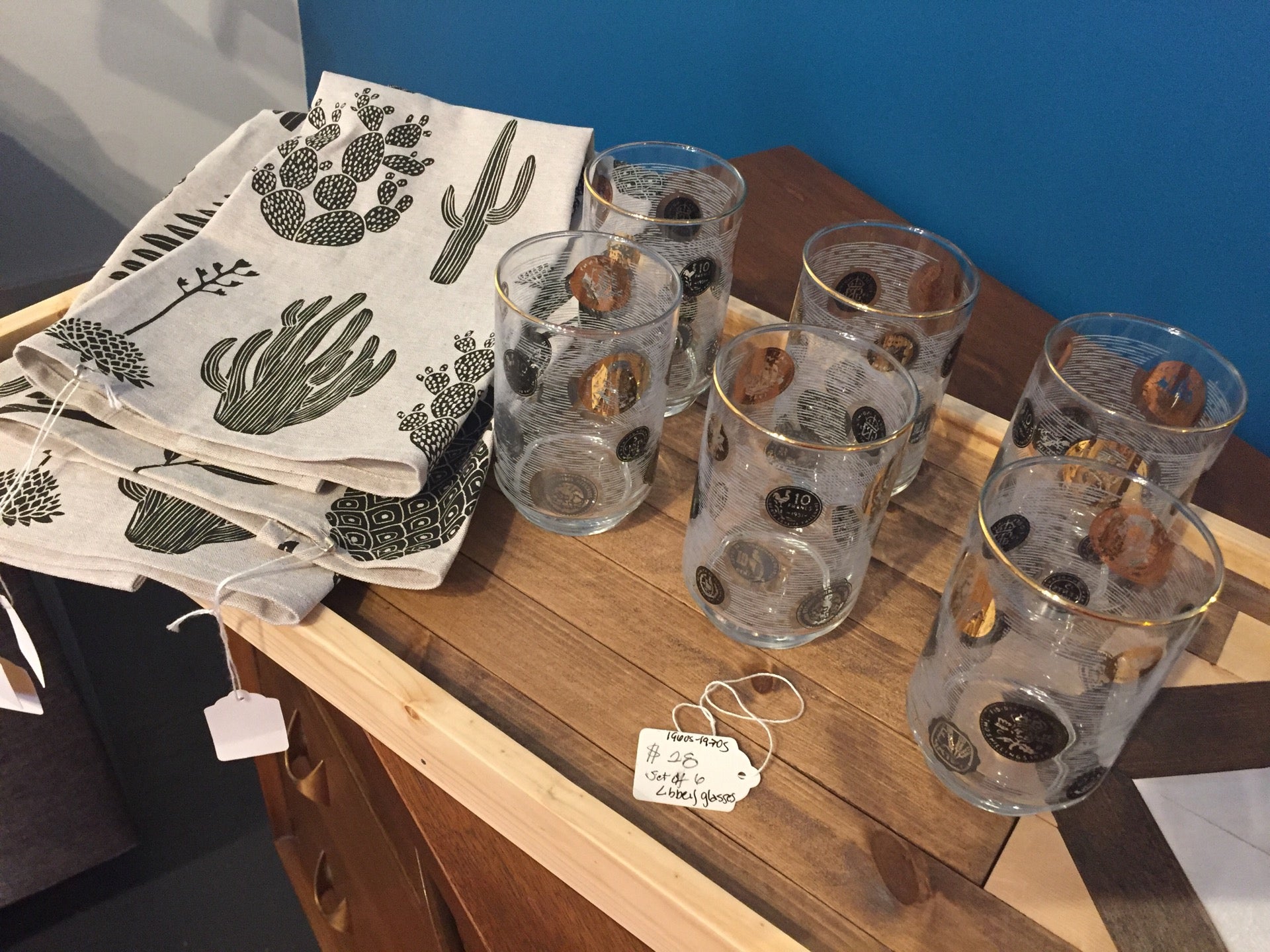 Retro Modern Furnishings Logo