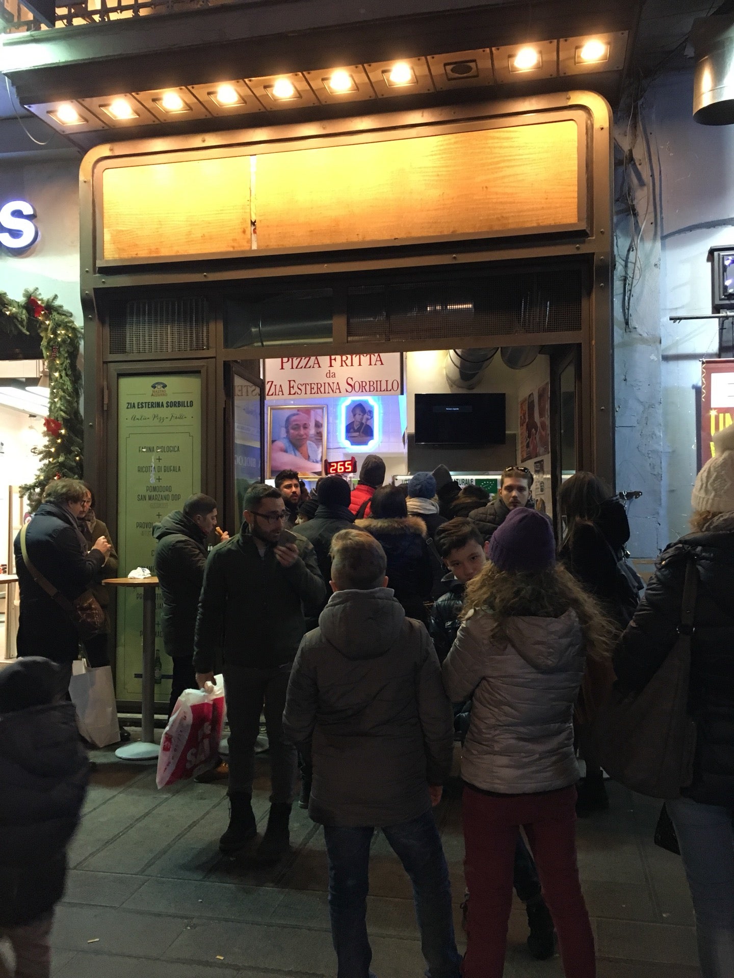 Antica Pizza Fritta da Zia Esterina Sorbillo - Naples restaurant