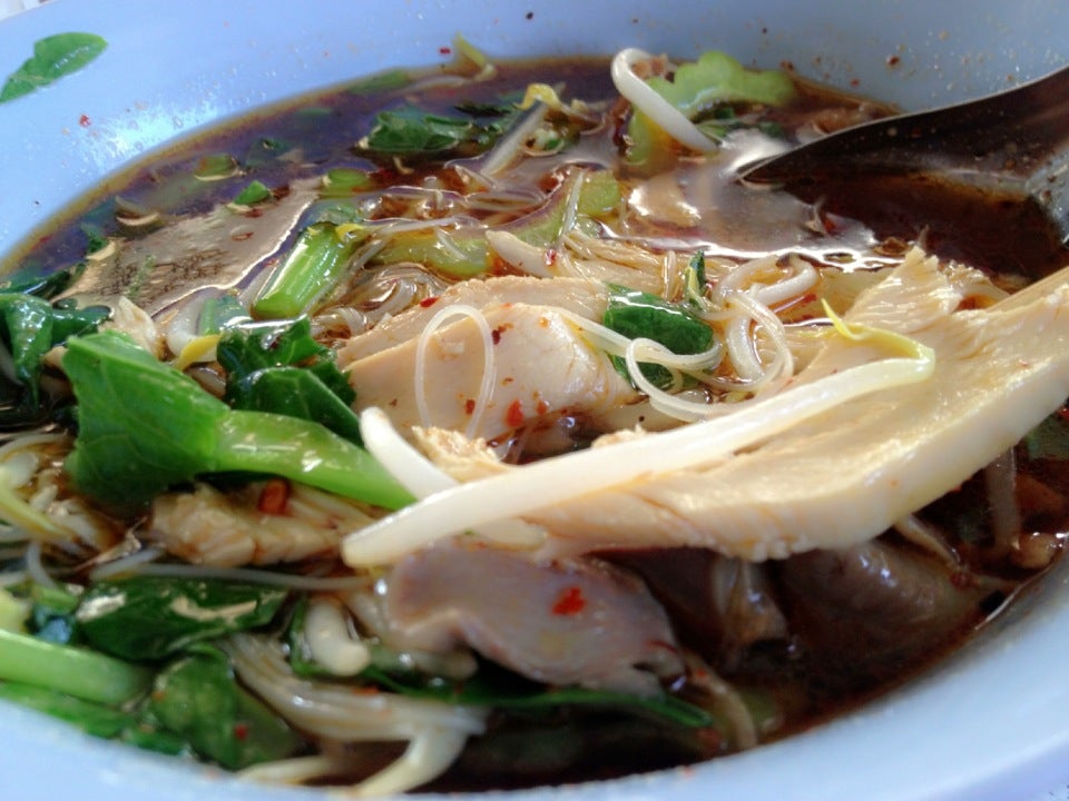 เตี๋ยวไก่ ตายูร Logo