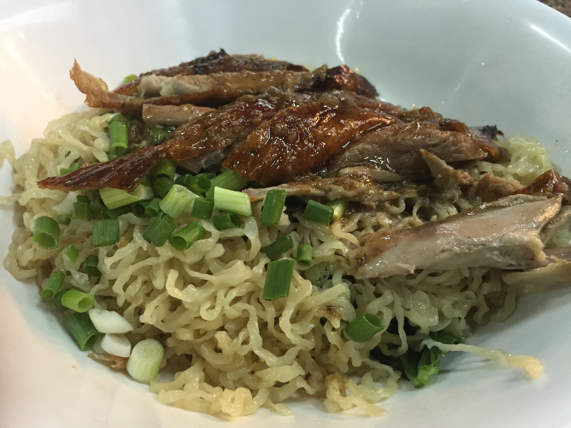 เม้งบะหมี่หมูแดง Logo