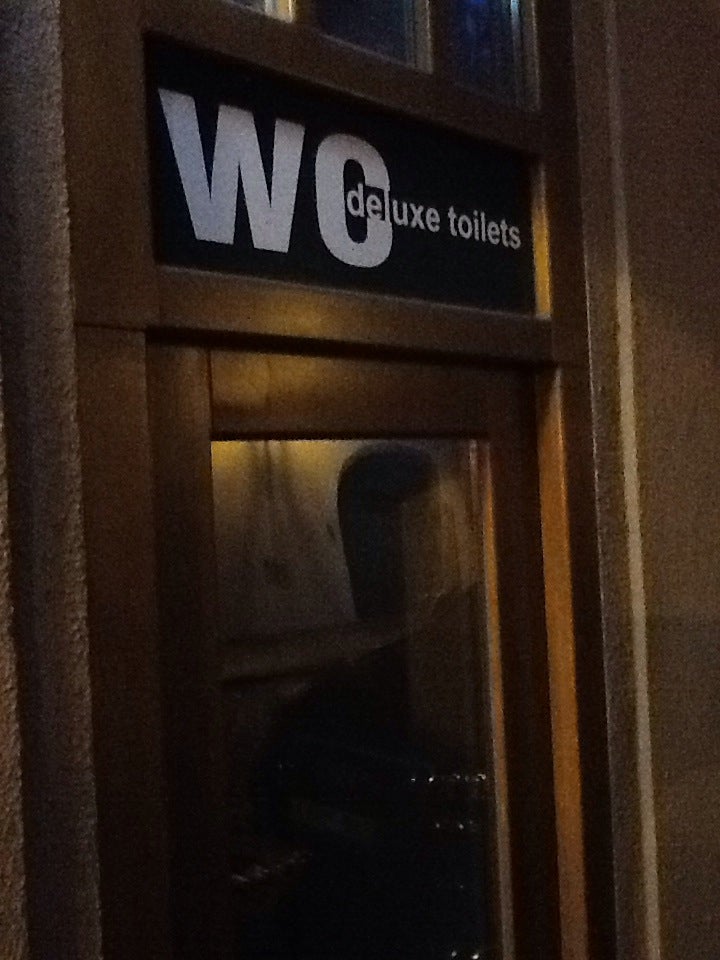 Deluxe toilet - photo 3 showing the facility