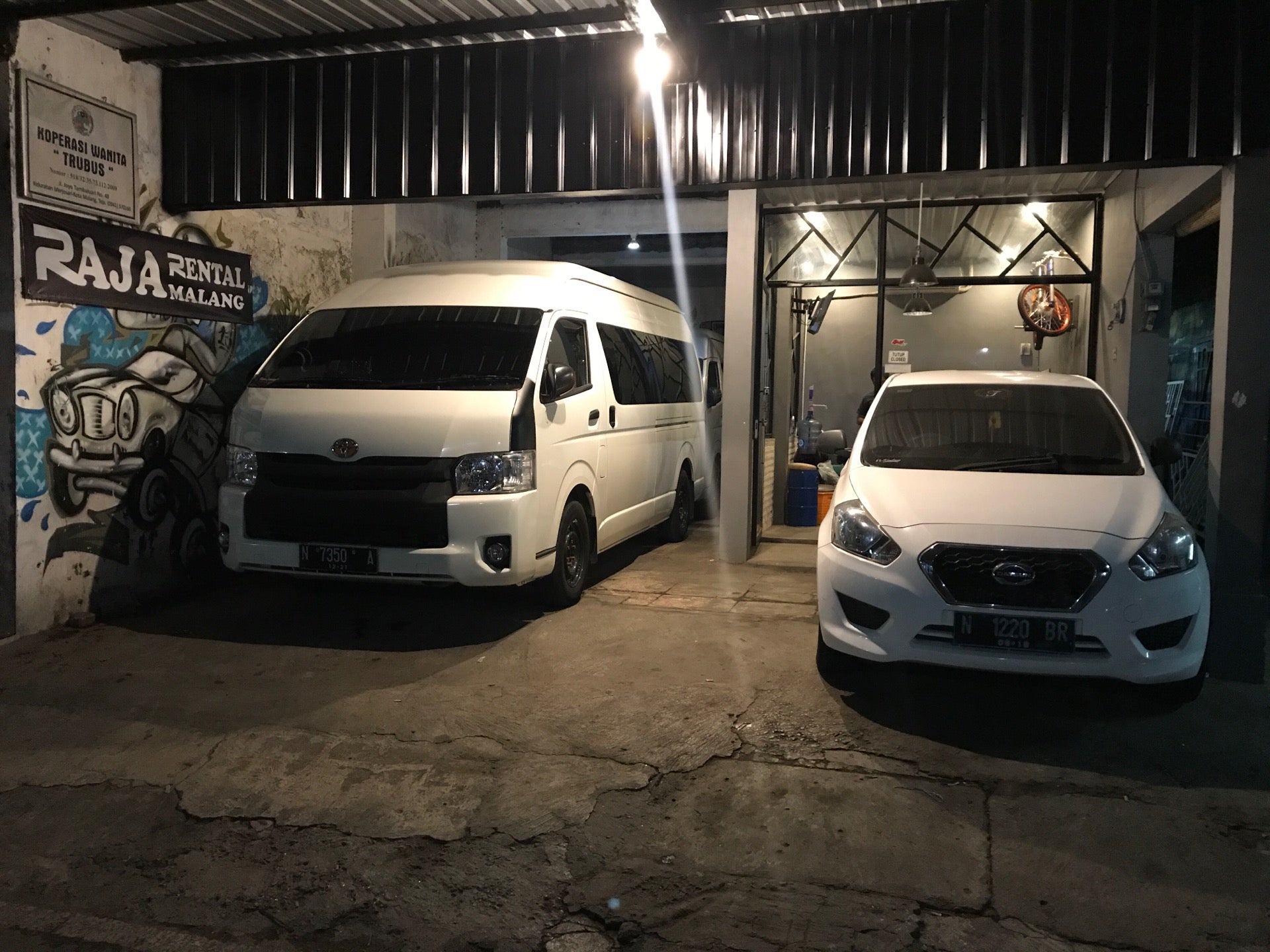 Raja Rental Malang Garage