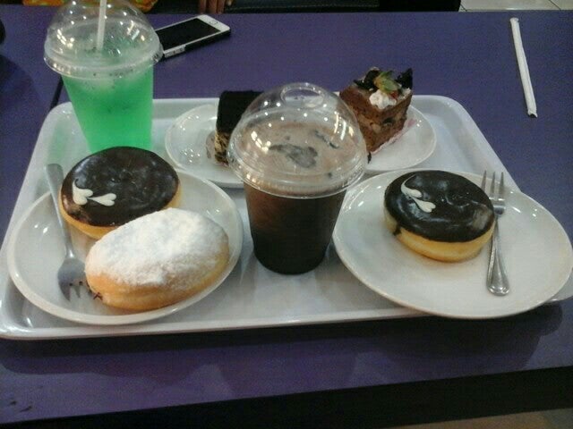 V'Nice Bakery And Coffee Serang Logo