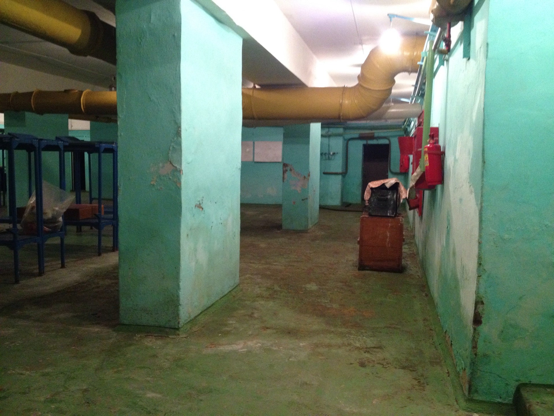 Бомбо Убежище / Яма Logo