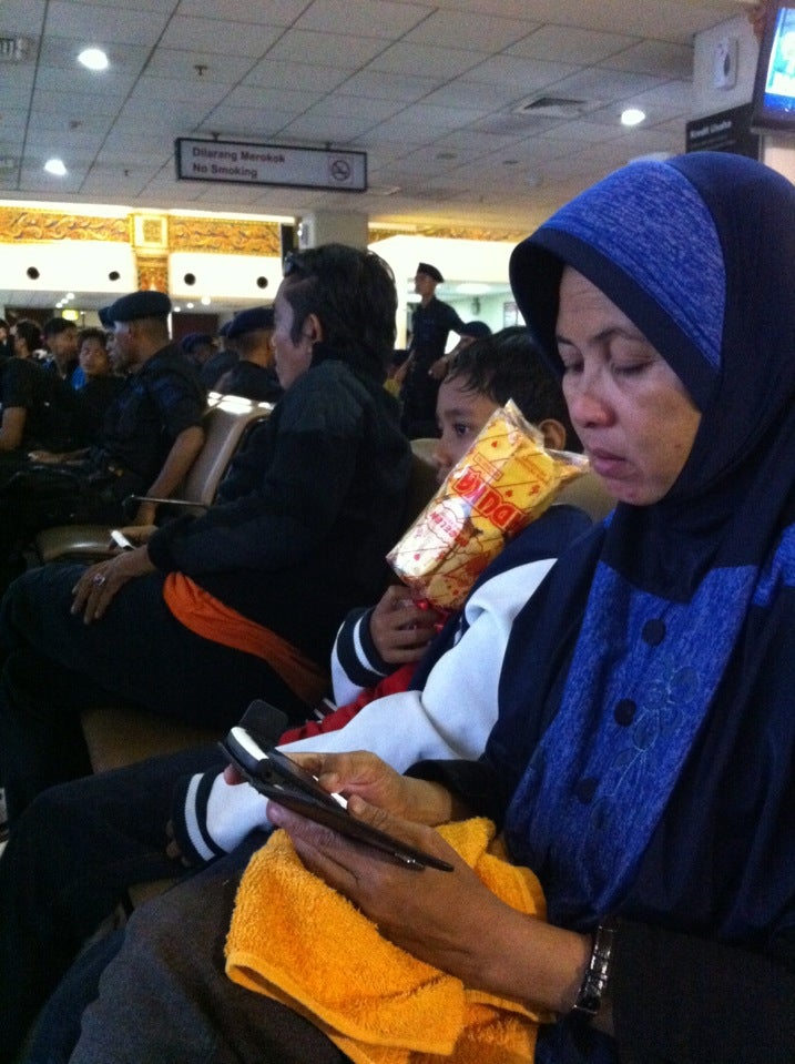 Juanda Airport - Gate 13 Logo