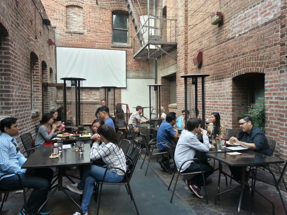 Far Bar bar in Los Angeles