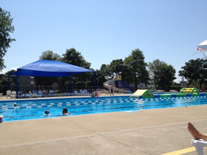 Côte-Saint-Luc Pool