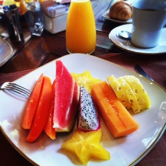 West Restaurant Logo