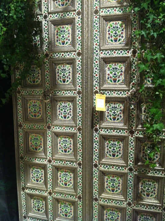 Махараджи Хаус Logo