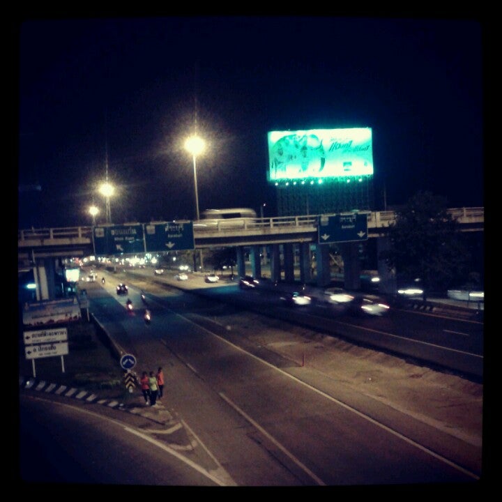 D1Auto Imports Koraj @ 3 แยกปักธงชัย ขาเข้าเมือง Logo