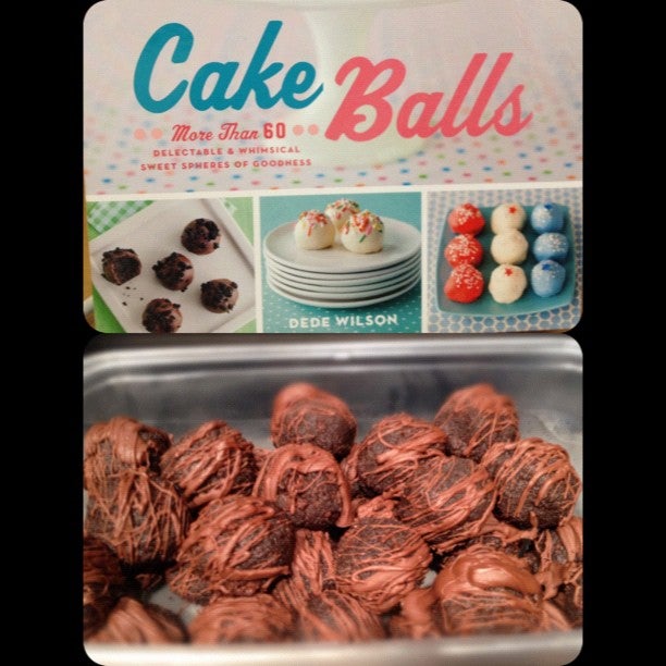 The Harvard Common Press Logo