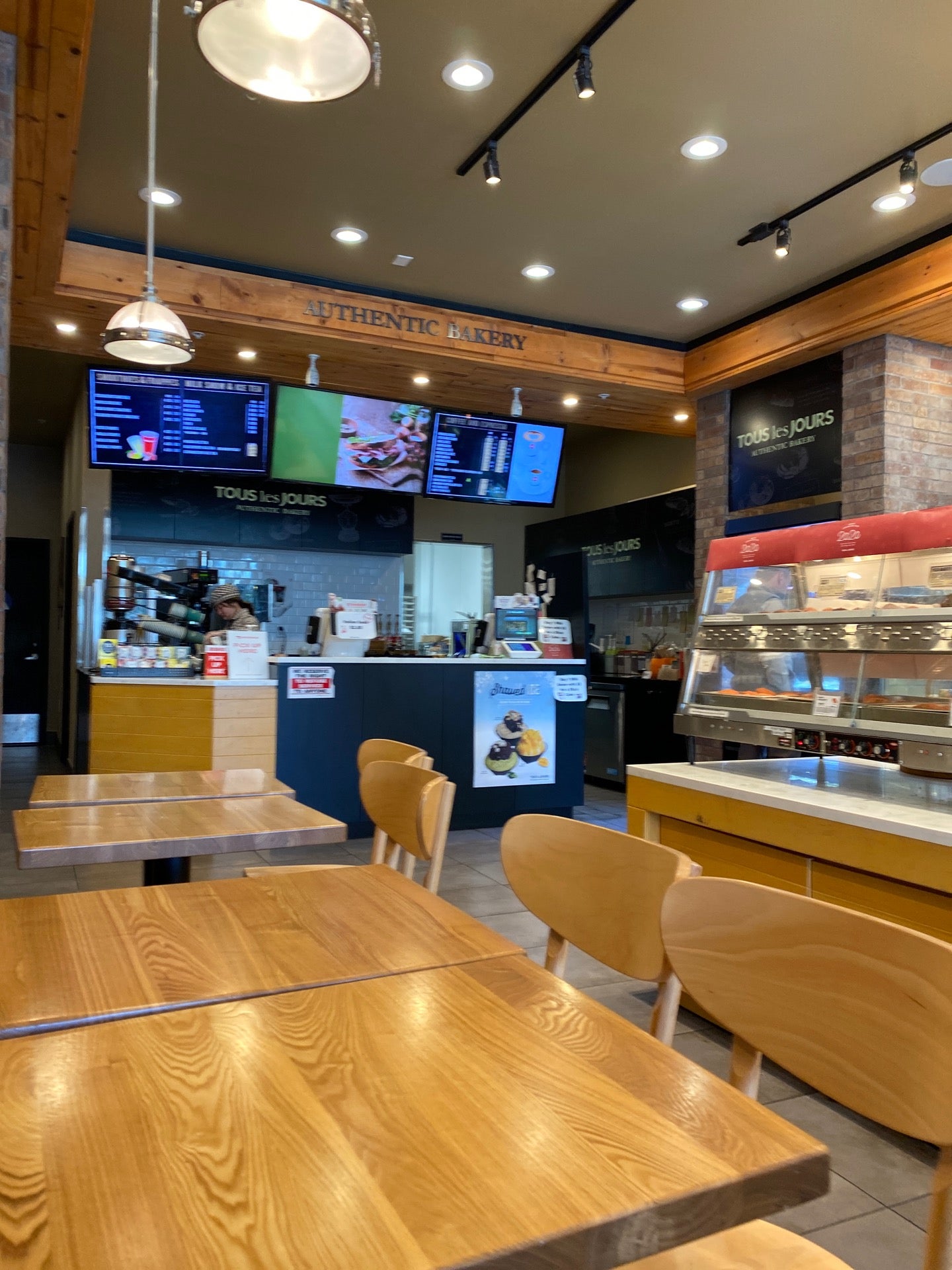 Tous les Jours Bakery Cafe
