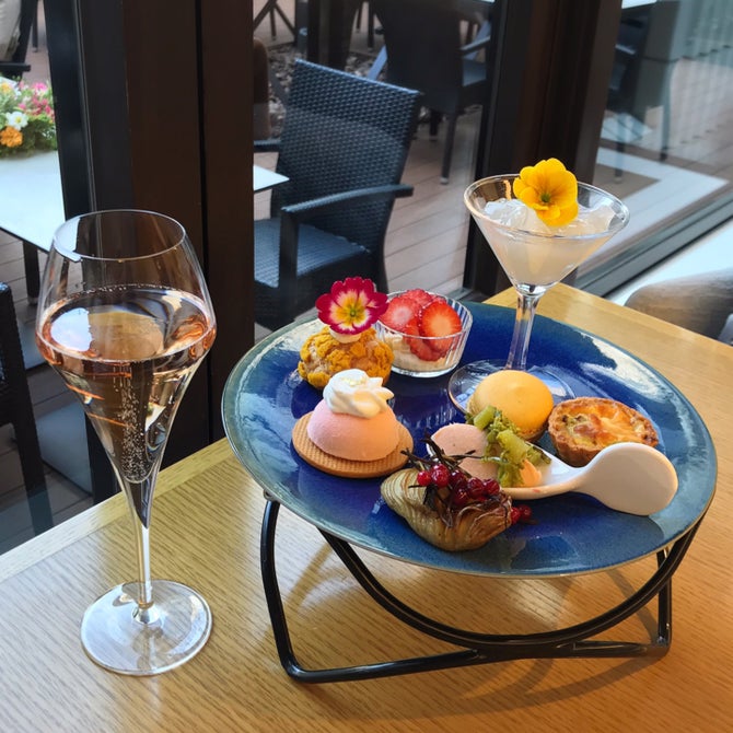 ヨックモック 青山本店 ブルー ブリック ラウンジ こころから